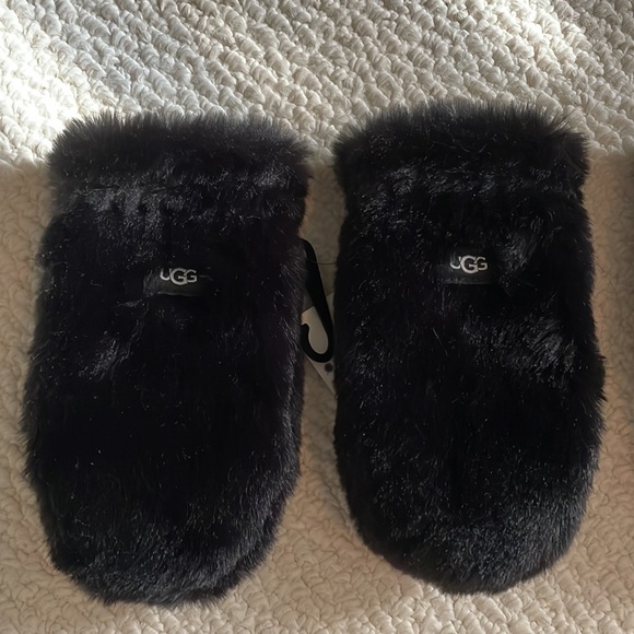 UGG mittens - kids - size 4-6 yrs - Picture 2 of 2